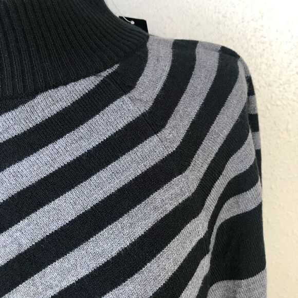 NWT Larry Levine Poncho Style Top Size Medium - Picture 3 of 7